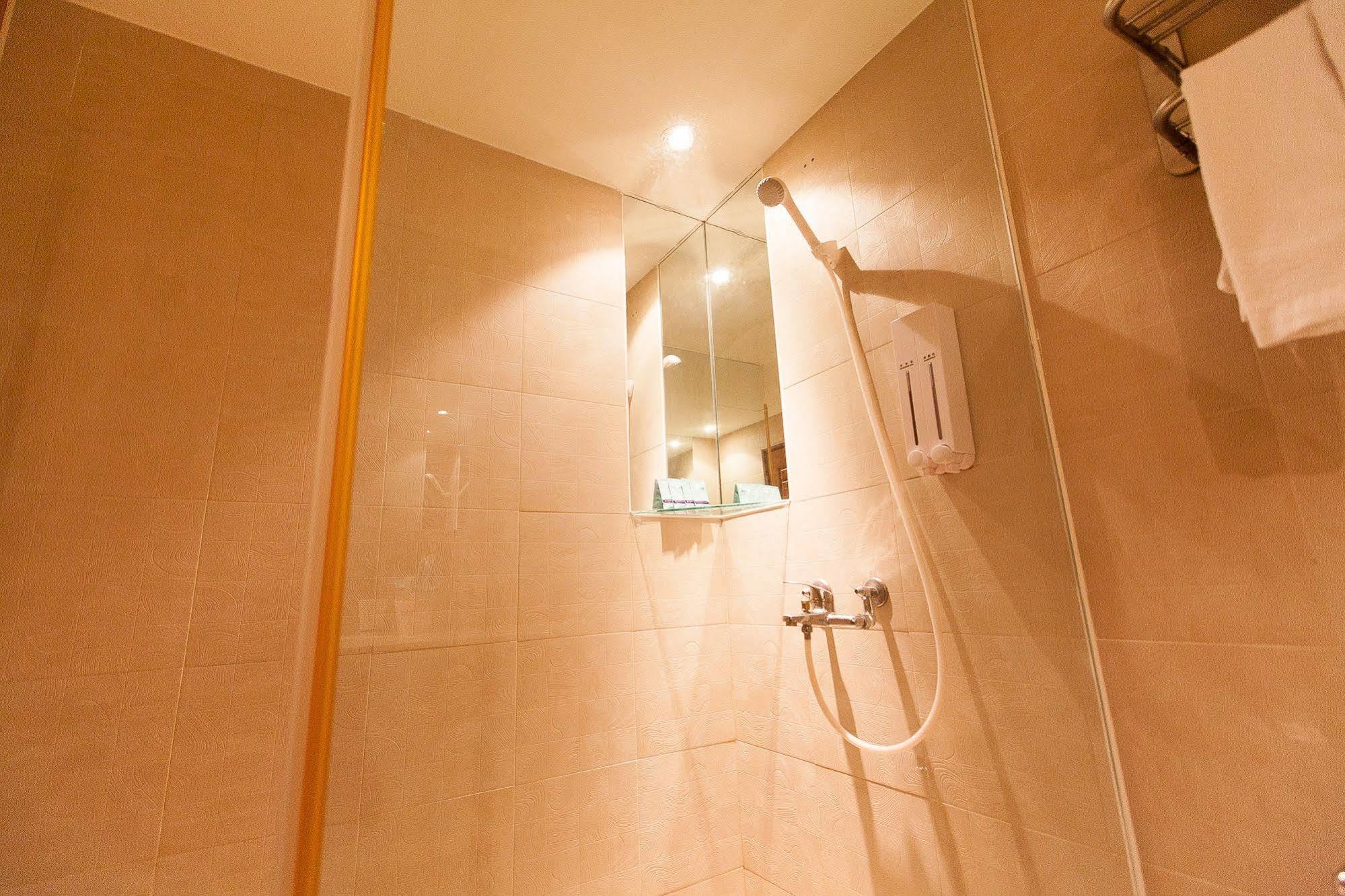 Roaders Hotel Hualien Dongda Экстерьер фото